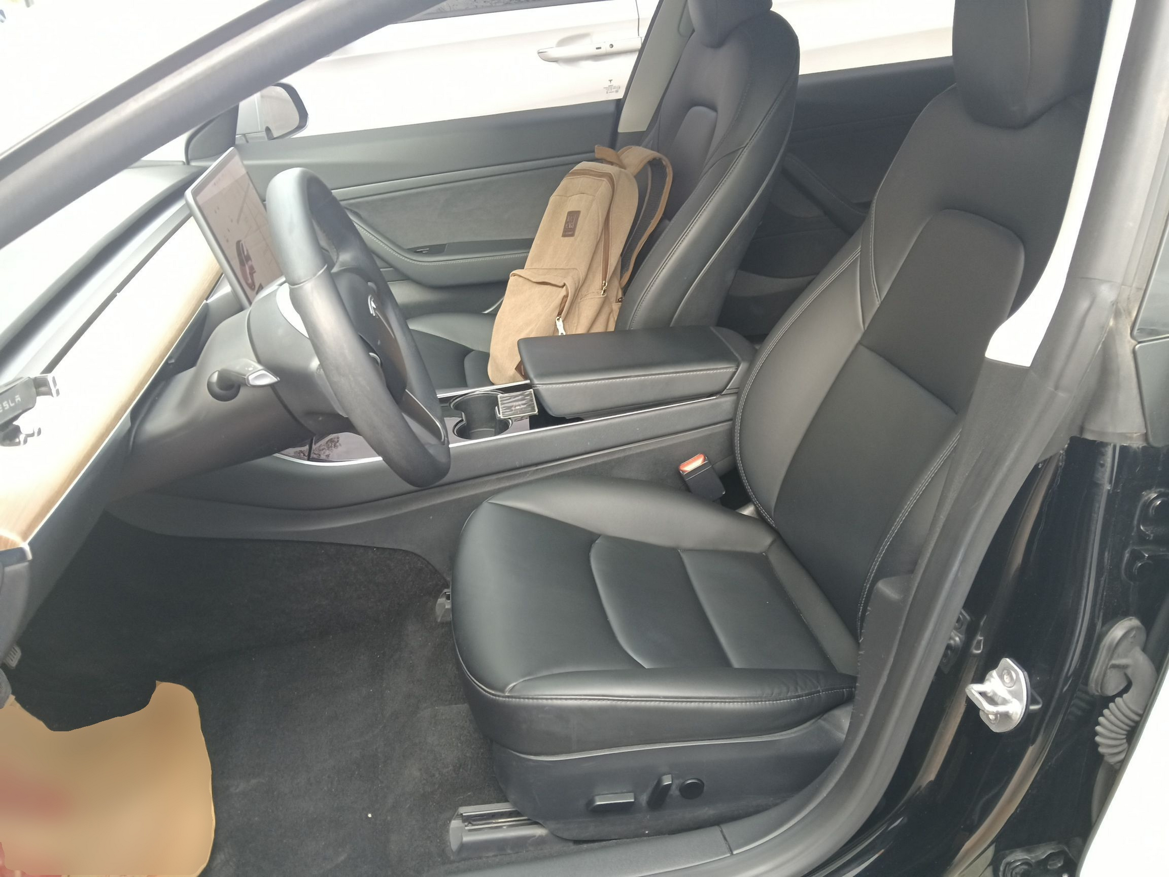 Переднее сиденье в автомобиле