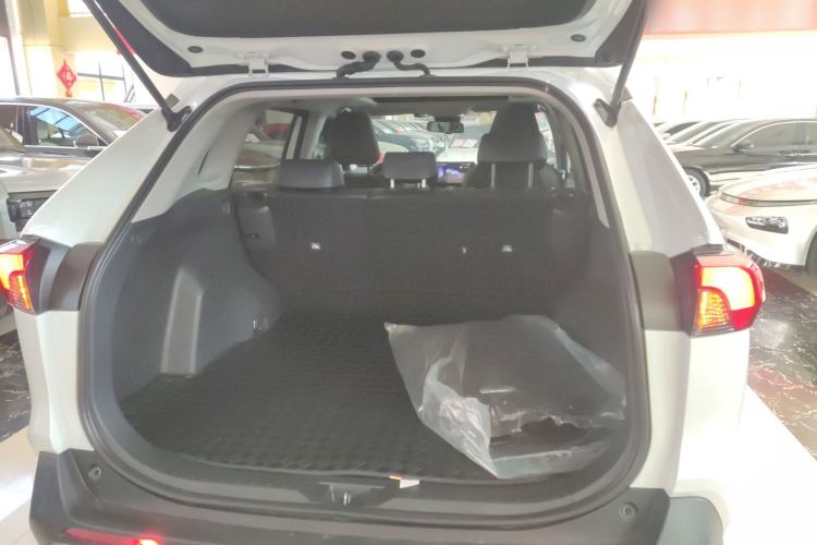 Used Toyota RAV4 2023 2.0L CVT Two-Wheel Drive Fashion Plus Edition
