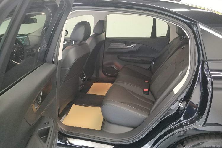 Used Hongqi E-QM5 2022 431 km Charge & Enjoy Edition
