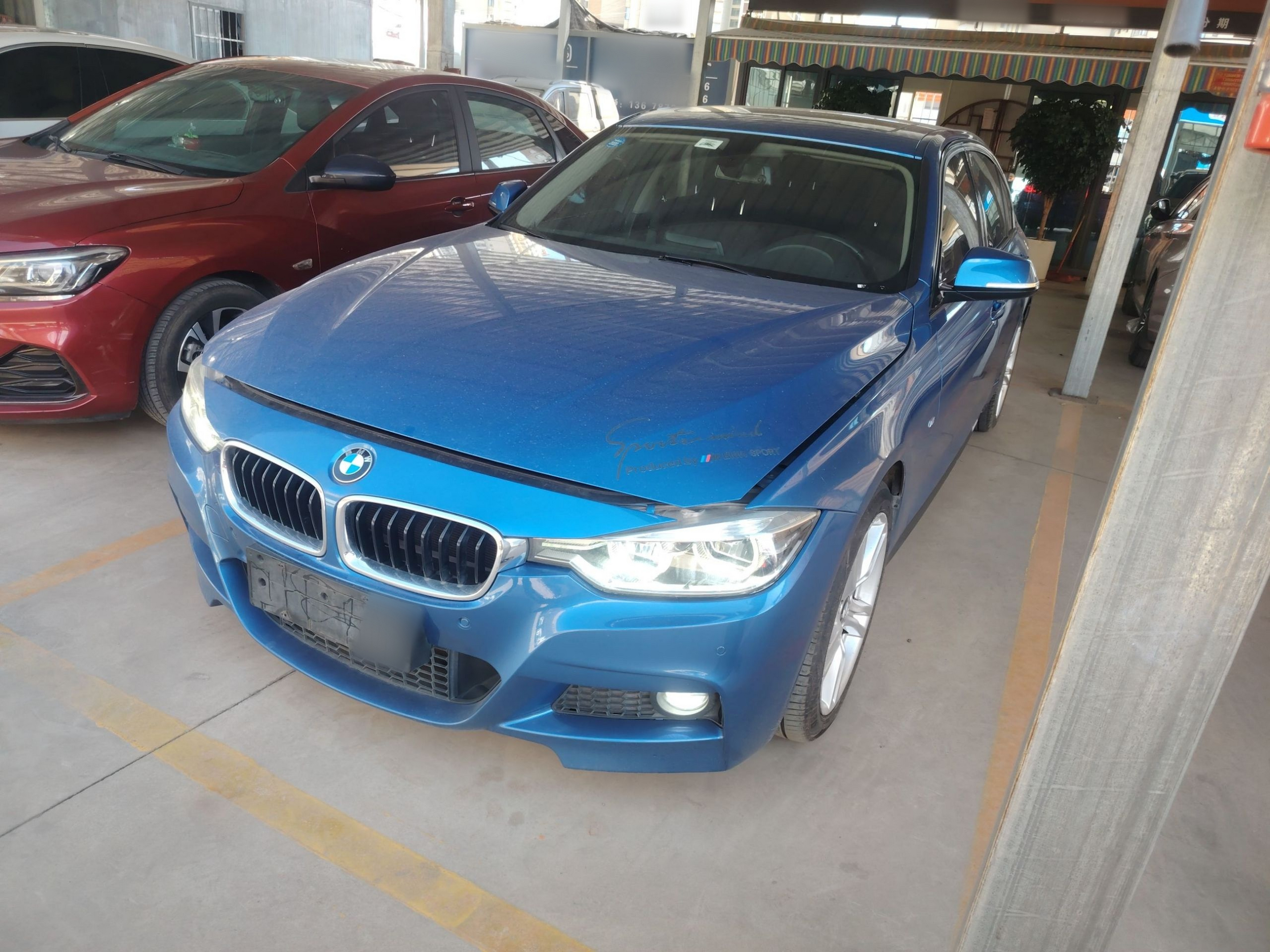 تحت مقدمة السيارة