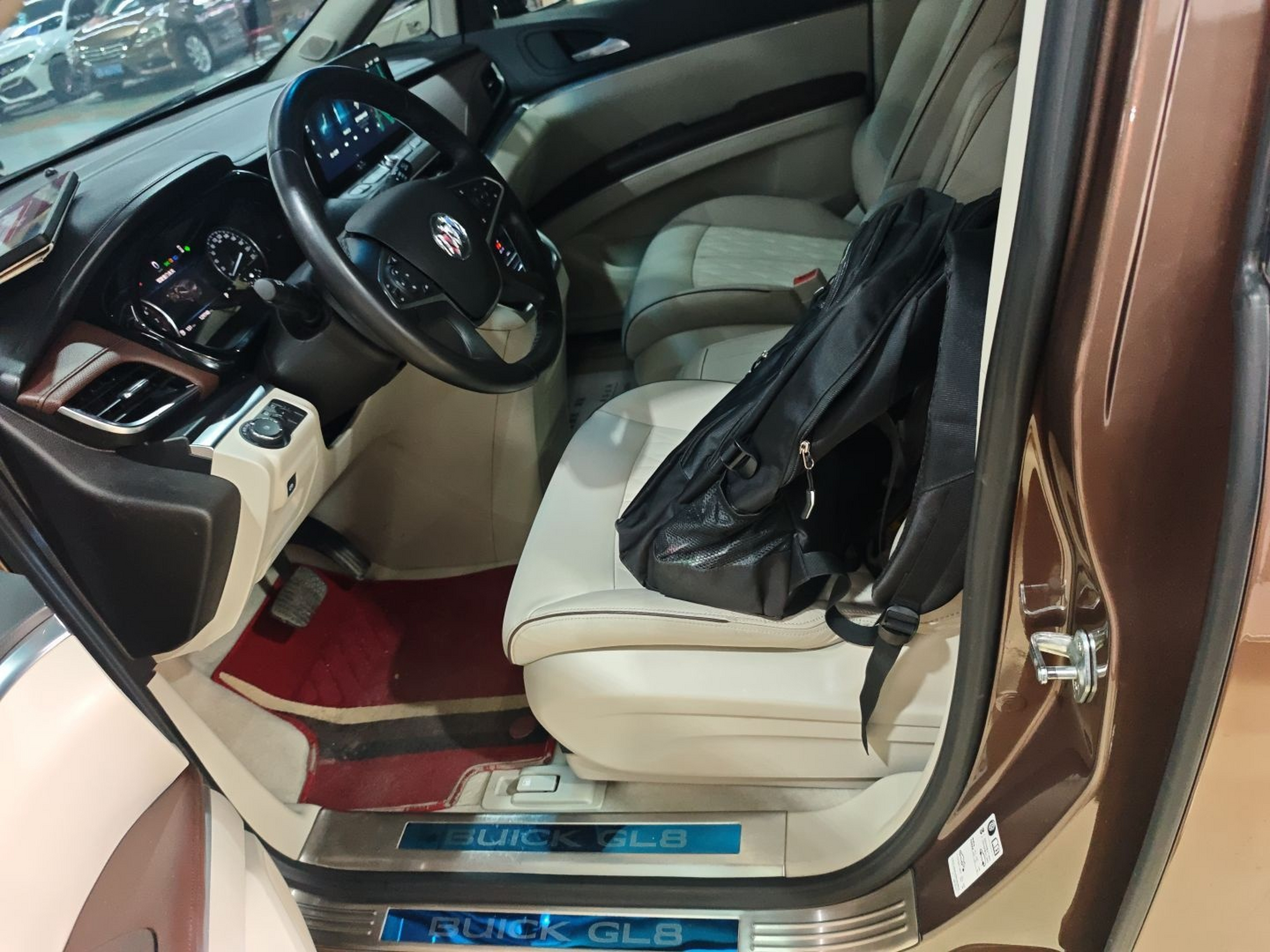 Переднее сиденье в автомобиле