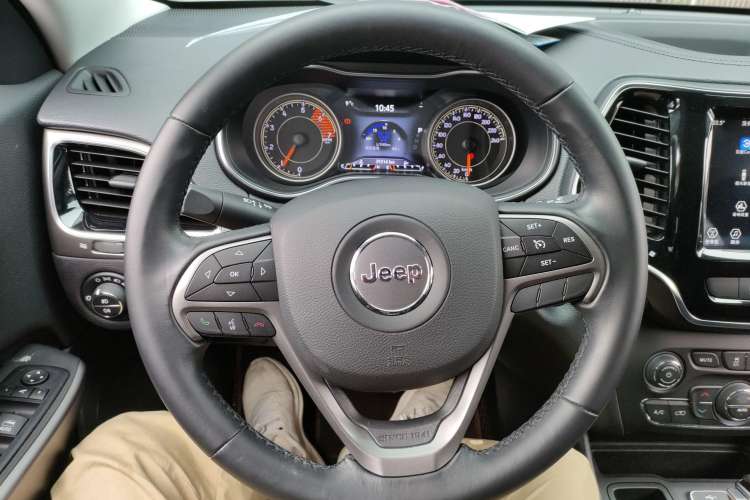 Used  Cherokee 2020 2.0T Two-Wheel Drive Leading Edition
