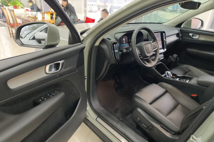 Used Volvo XC40 2024 B4 4x4 Smart Luxury Edition