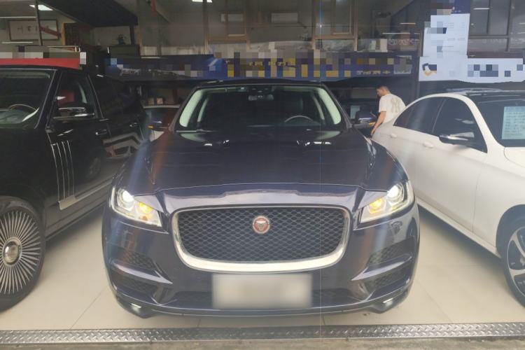 Used Jaguar F-PACE 2018 2.0T Two-Wheel Drive Urban Deluxe Edition
