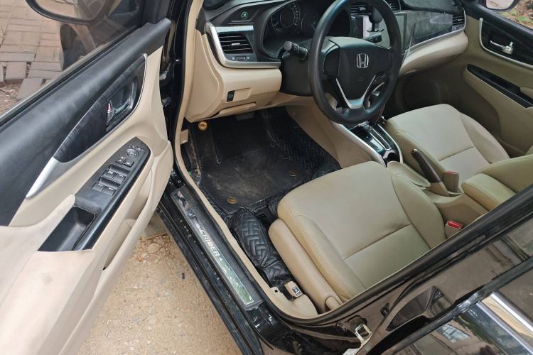 Used Honda Crider 2015 1.8L automatic comfort version
