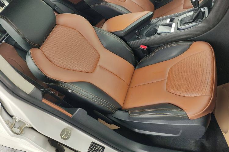 Used JMC Yusheng S330 2016 1.5L GTDi Automatic Two-Wheel Drive Fashion Edition
