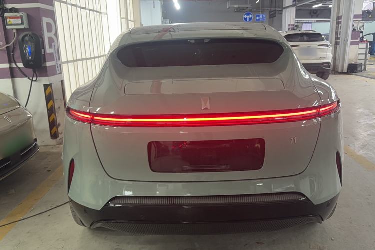 Used  11 2022 Long-Range Dual-Motor Luxury Edition 4 Seats
