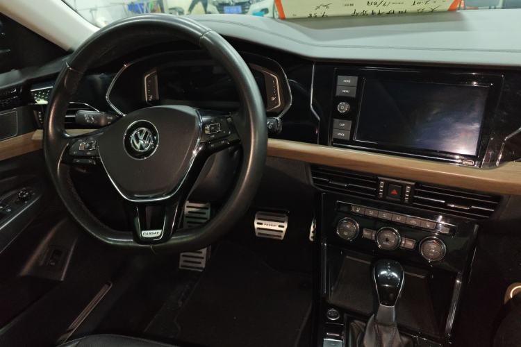 Used Volkswagen Passat 2019 330TSI Luxury Edition China VI Standard