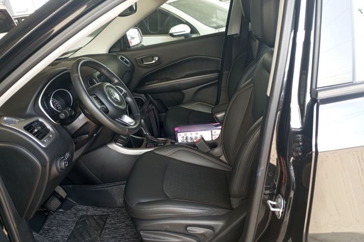 Used  Compass 2017 200T Automatic Enjoyment Version
