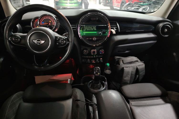Used  MINI 2018 1.5T COOPER Classic Edition Five-Door Version
