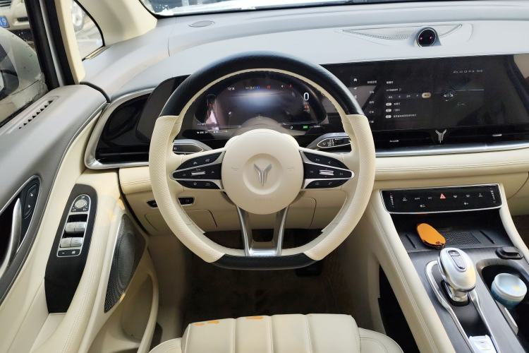 Used VOYAH Dream 2024 PHEV Extended-Range Premium Edition
