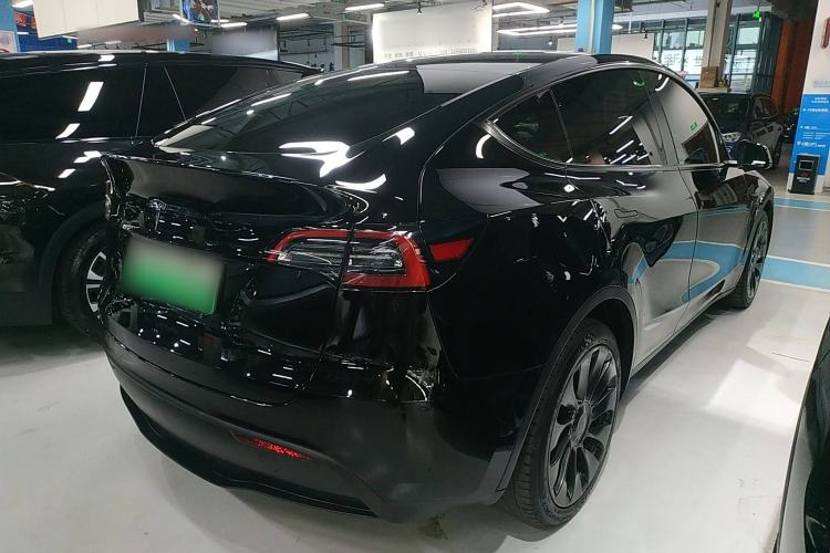 Used Tesla Model Y 2022 Long-Range All-Wheel-Drive Version
