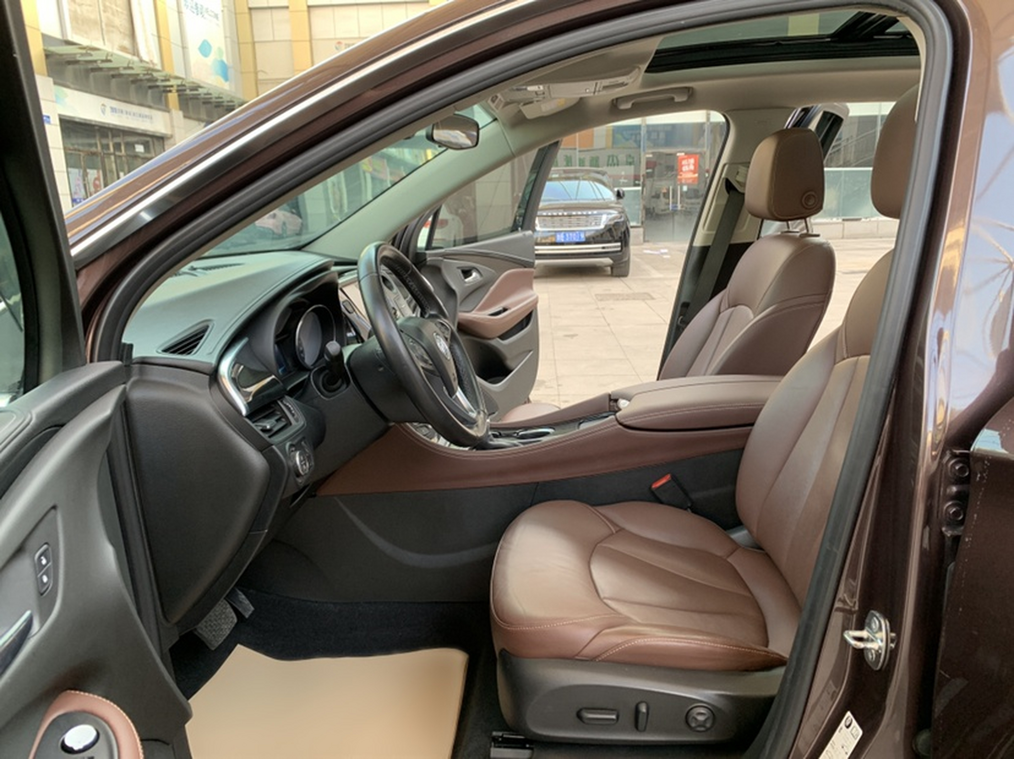 Переднее сиденье в автомобиле