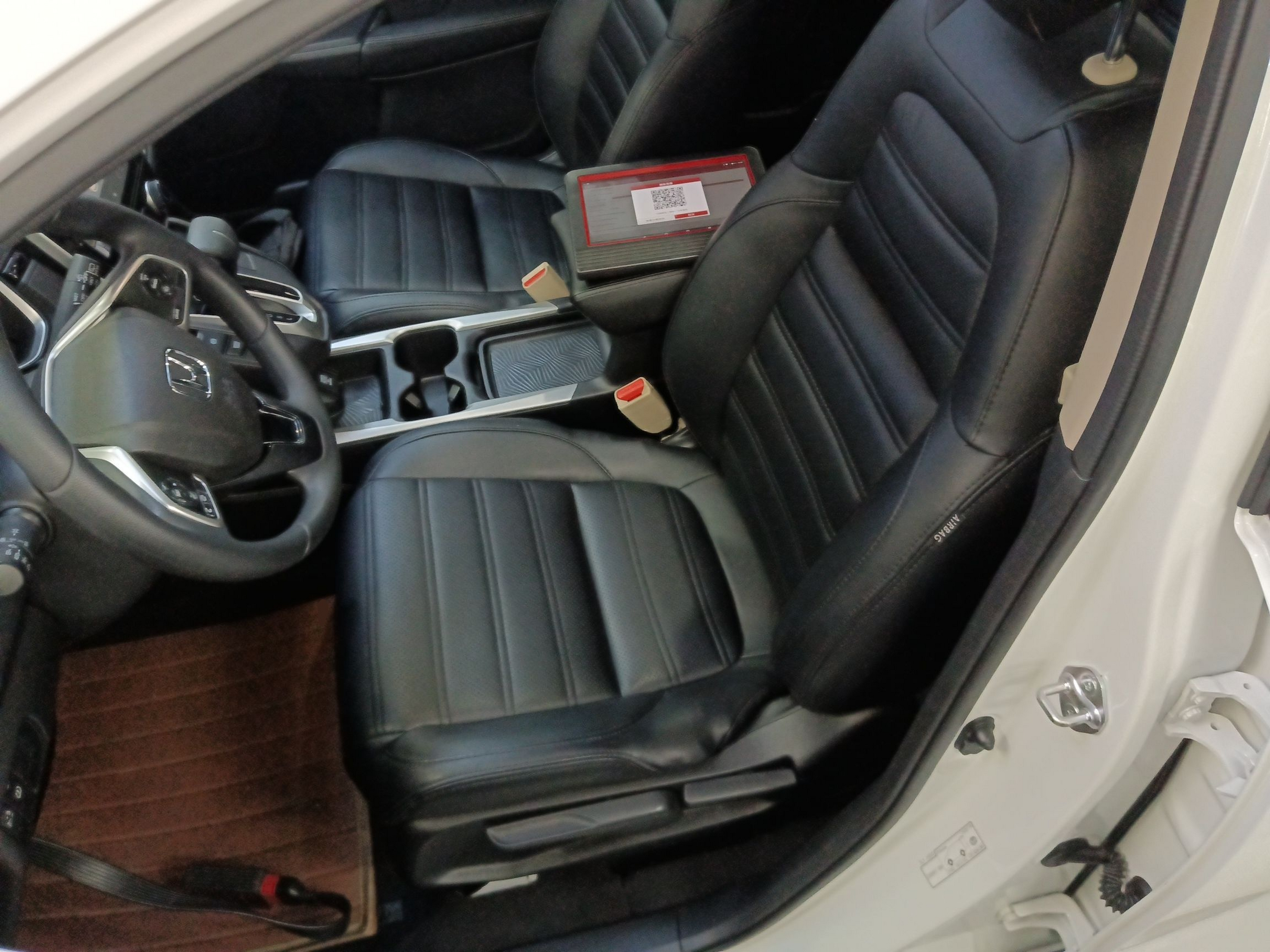 Переднее сиденье в автомобиле