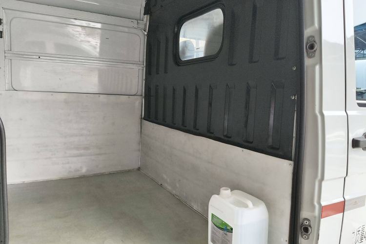 Used Iveco Daily 2021 2.5T V35 2-3 Seater Short Wheelbase Mid-Roof Dual Tire Side-Sliding Doors
