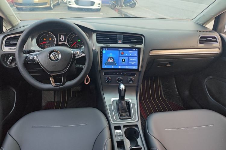 Used Volkswagen Golf 2016 230TSI Automatic Comfort Version
