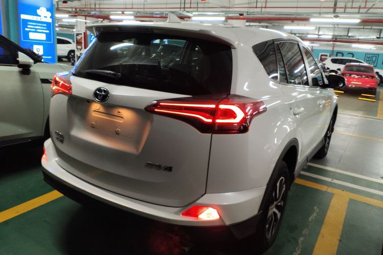 Used Toyota RAV4 2016 2.0L CVT Two-Wheel Drive Urban Edition China V Standard