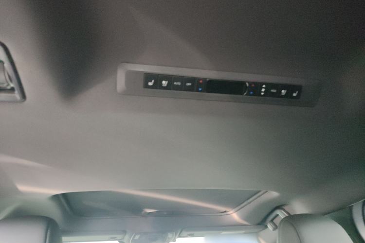 Used Toyota Sienna 2023 2.5L Hybrid Deluxe Edition