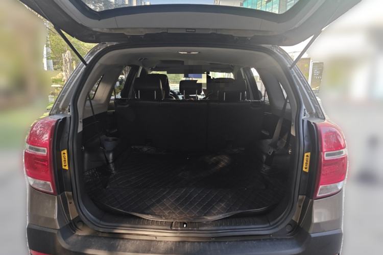 Used Chevrolet Captiva 2015 2.4L 4x4 Flagship Edition 7-Seater
