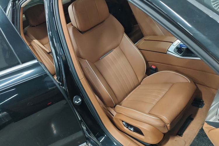 Used Hongqi H9 2023 2.0T Smart Connect Flagship Edition
