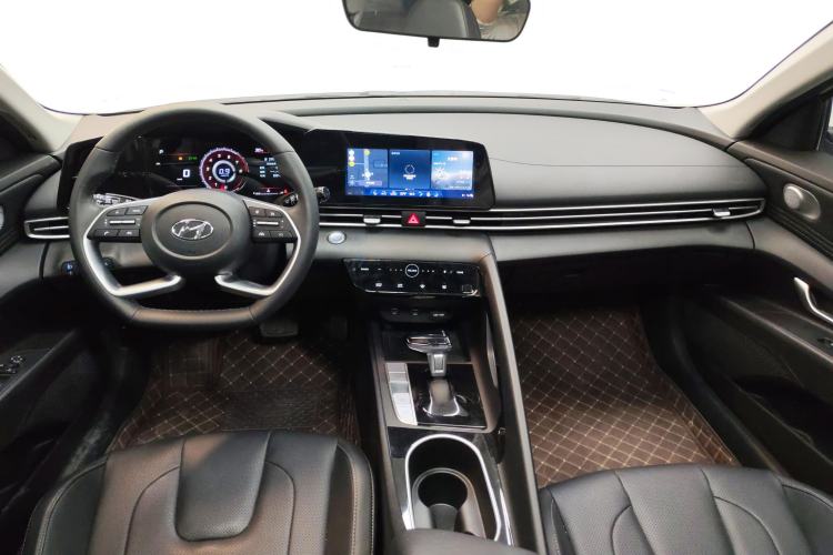 Used Hyundai Elantra 2022 1.5L CVT LUX Prestige Edition
