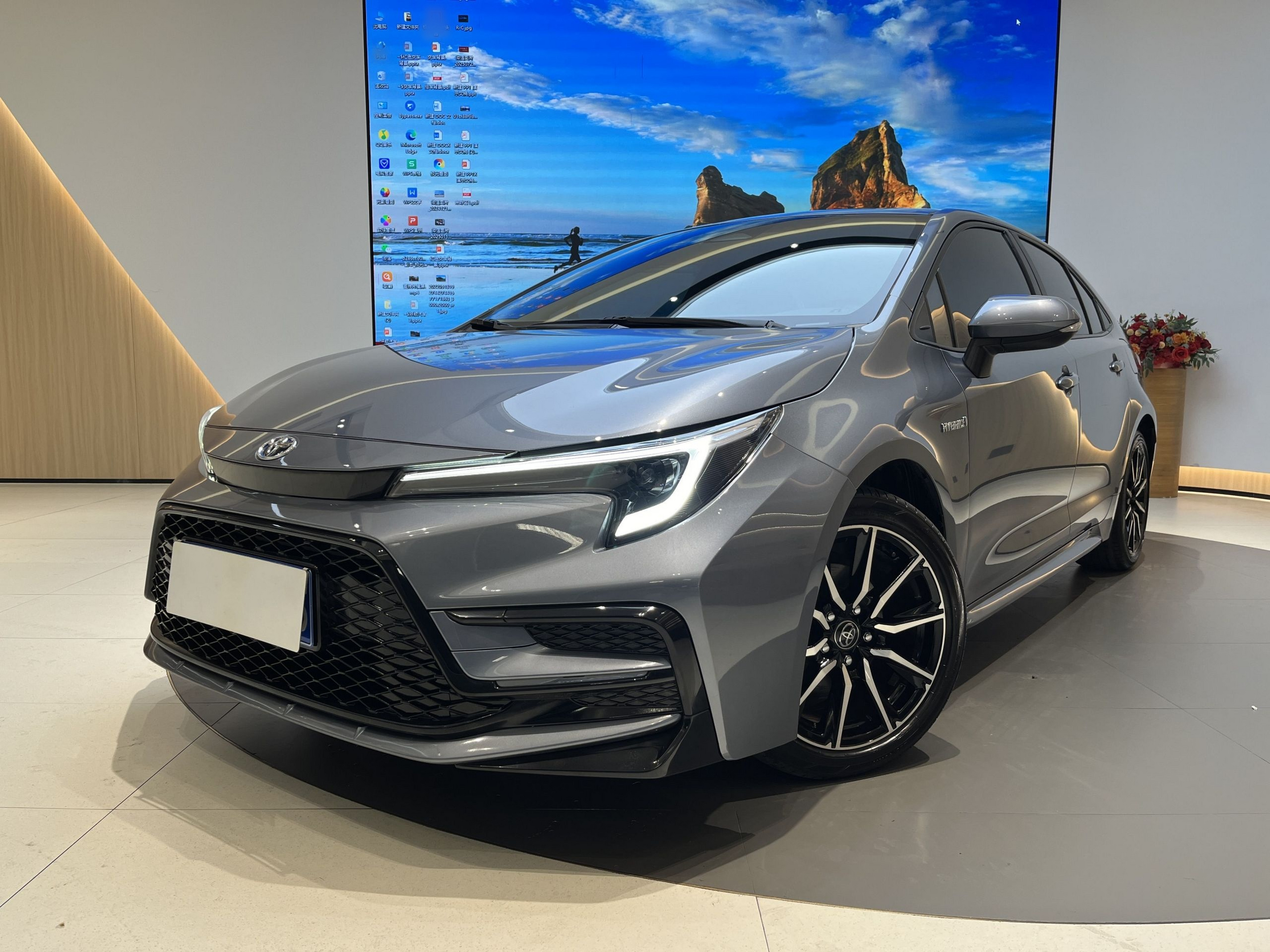 تحت مقدمة السيارة