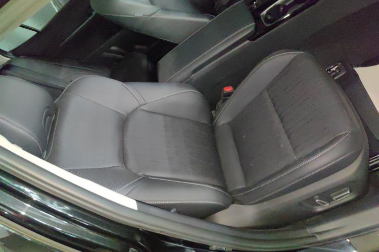 Used Toyota Camry 2024 Dual-Engine 2.5HG Prestige Edition
