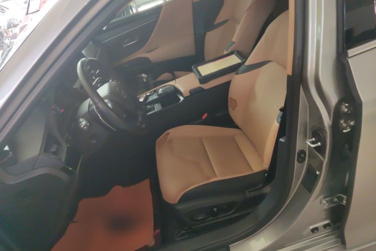 Used Lexus ES 2021 260 Excellence Edition
