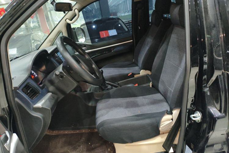 Used FORTHING Lingzhi 2023 M5L 1.6L Base Model 7 Seats
