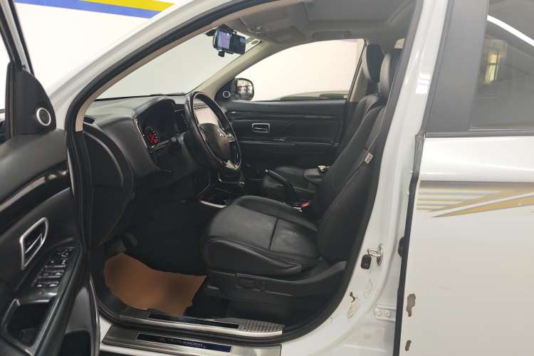 Used Mitsubishi Outlander 2018 2.0L Two-Wheel Drive Glory Edition 5 Seats