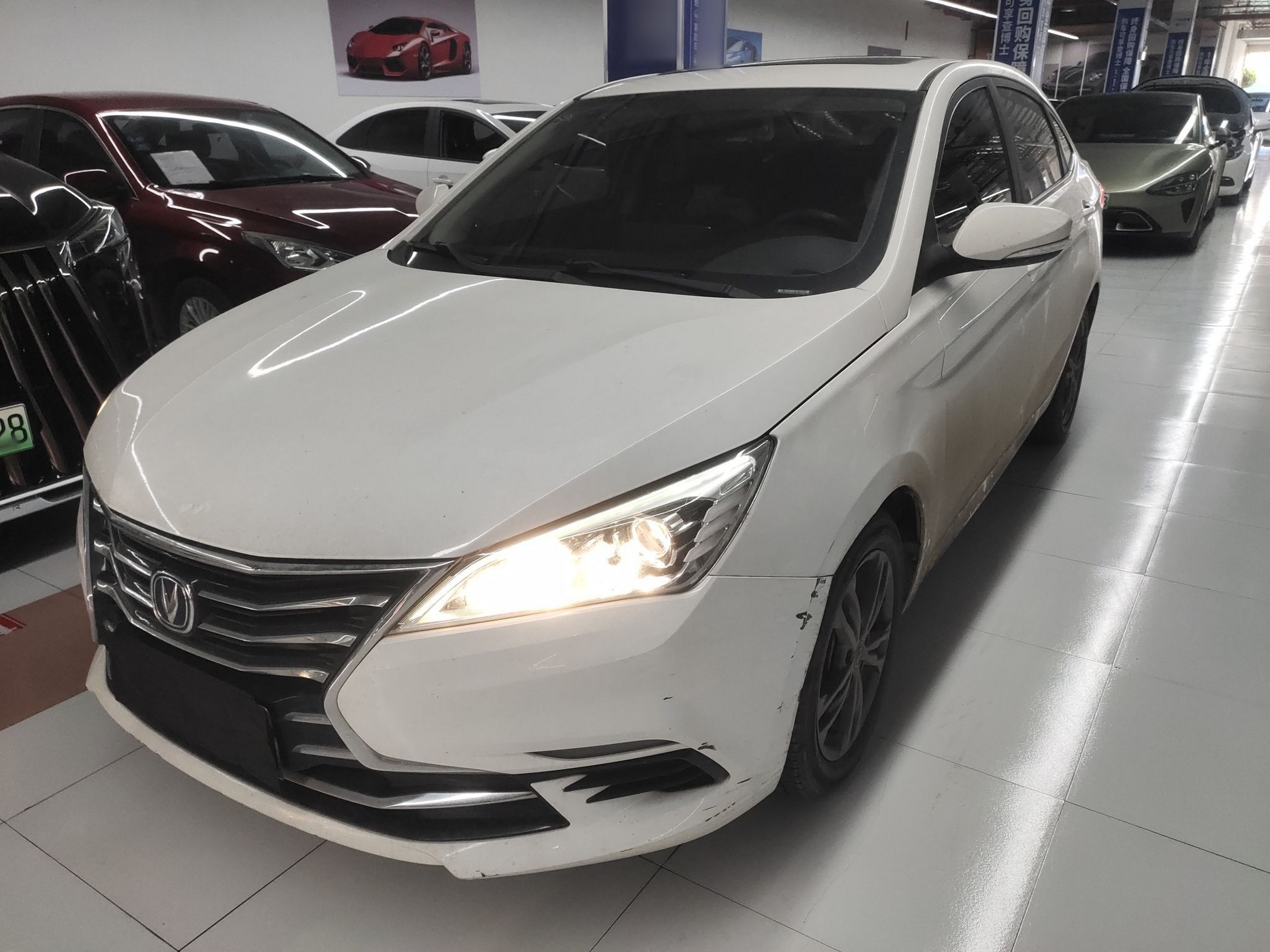 Под передней частью автомобиля