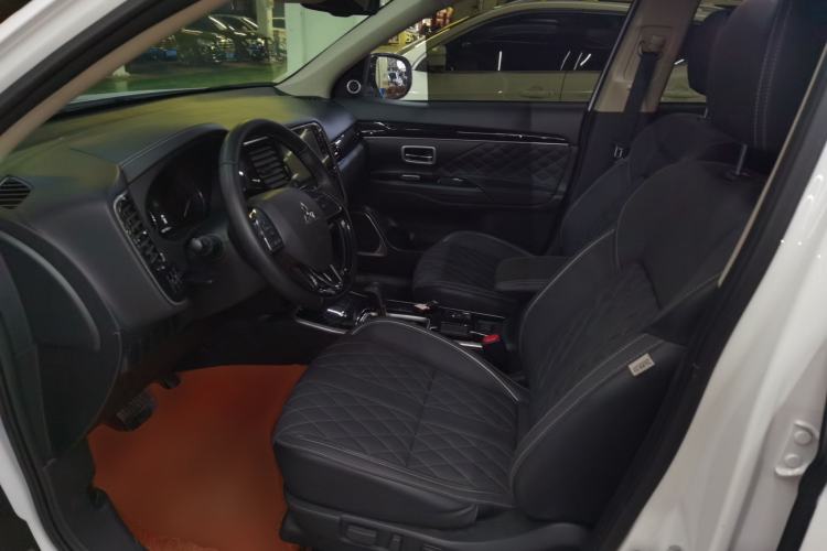 Used Mitsubishi Outlander 2021 Revised Version 2.0L Two-Wheel Drive Enjoyment Edition 5 Seats
