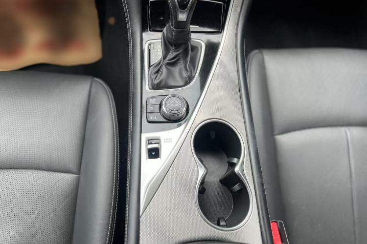 Used Infiniti Q50L 2018 2.0T Enjoyment Version China VI Standard
