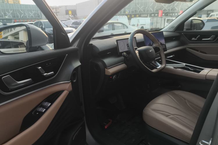 Used Chery Tiggo 8 L 2024 2.0T Two-Wheel Drive Prestige Version 5 Seats
