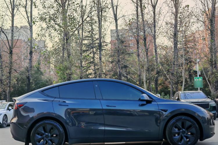 Used Tesla Model Y 2024 Long-Range All-Wheel-Drive Version