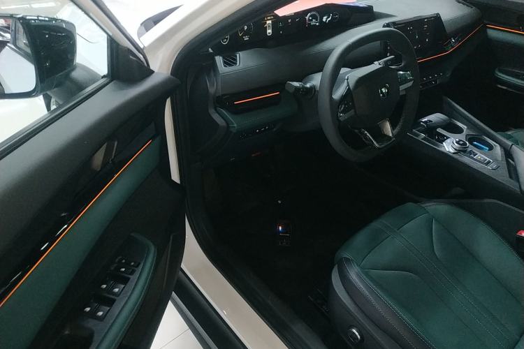 Used Changan UNI-V iDD 2024 Blue Whale Smart Electric iDD 136km ZhiKu Model