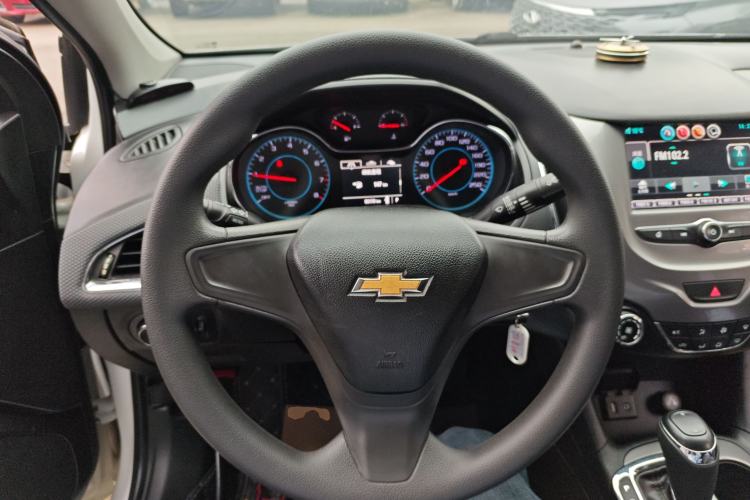 Used Chevrolet Cruze 2017 1.5L Automatic Pioneer Sunroof Edition
