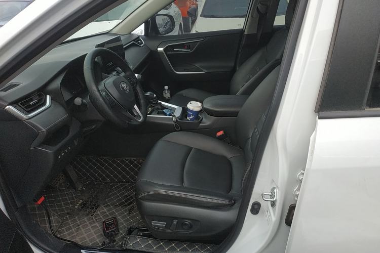 Used Toyota RAV4 2023 2.0L CVT Two-Wheel Drive 20th Anniversary Platinum Edition
