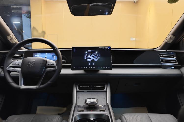 Used BYD Qin L 2025 DM-i Smart Drive 80KM Superior Model
