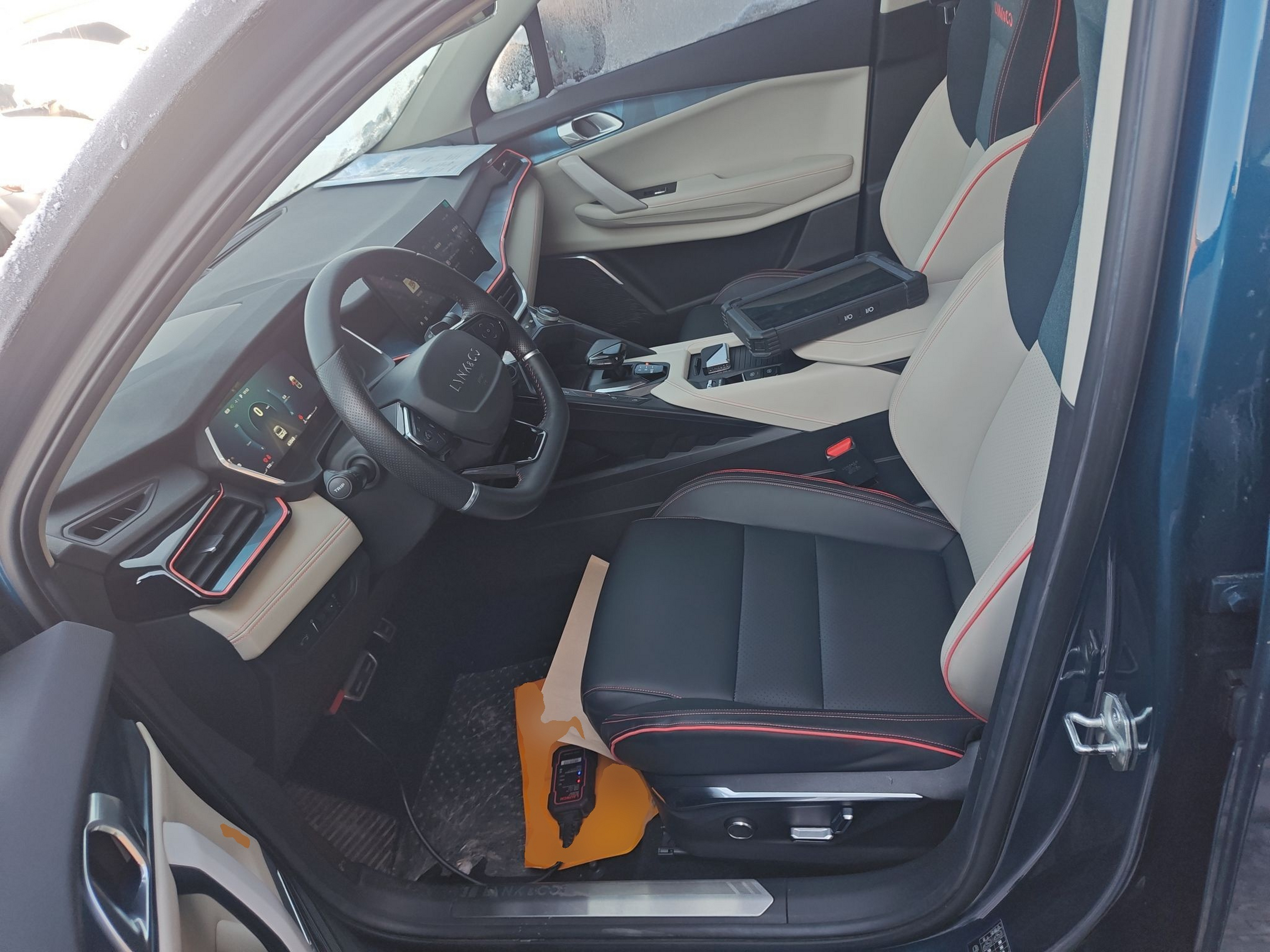 المقاعد الأمامية داخل السيارة