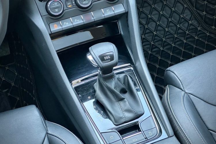 Used Skoda Kodiaq 2019 Facelifted TSI330 7-Seater Two-Wheel-Drive Luxury Enjoyment Edition China VI Standard
