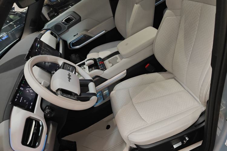 Used Formula Leopard Titanium 3 2025 501 km Range Rear-Wheel Drive Intelligent Driving Max Edition
