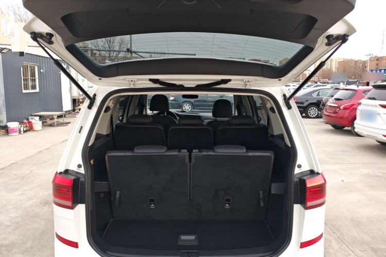 Used Volkswagen Touran 2018 Volkswagen Touran L 280TSI DSG Boundary Edition 7 Seats China VI Standard
