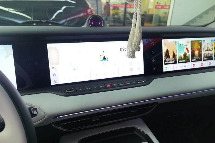 Used VOYAH FREE 2025 318 259 km All-Wheel-Drive Exploration Edition
