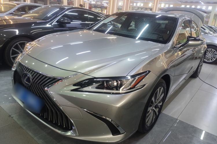 Used Lexus ES 2020 300h Premier Edition