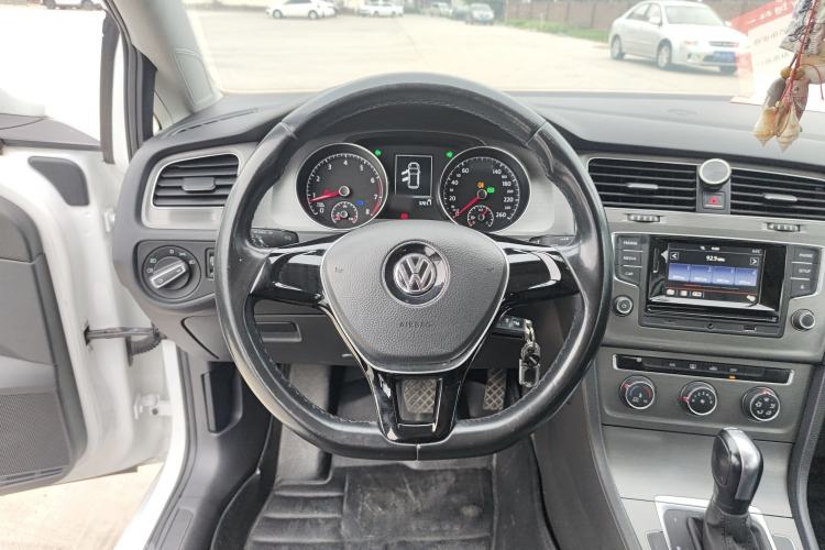 Used Volkswagen Golf 2015 1.4TSI Automatic Comfort Model
