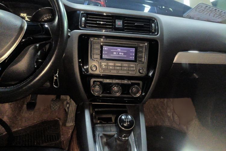 Used Volkswagen Sagitar 2015 1.6L Manual Comfort Model