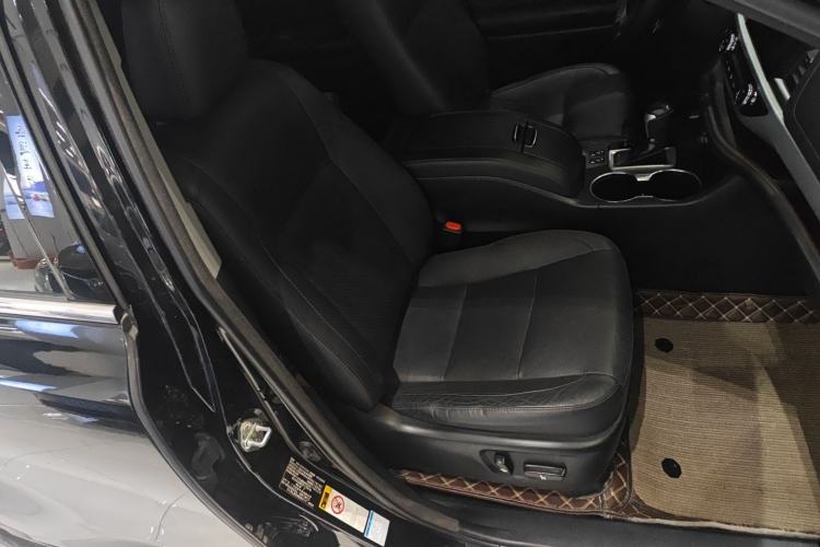 Used Toyota Highlander 2017 2.0T Four-Wheel Drive Luxury Edition 7 Seats