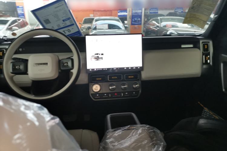 Used  V23 2025 401 Two-Wheel Drive Advanced Edition