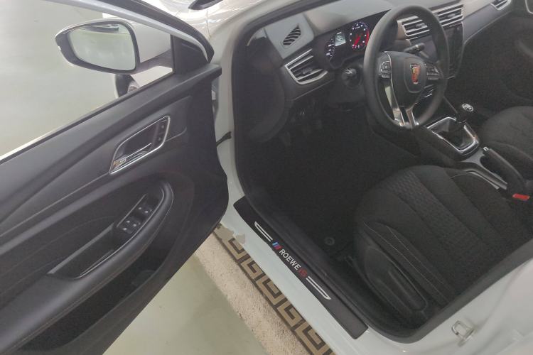 Used Roewe i5 2020 1.5L Manual 4G Connect Luxury Edition
